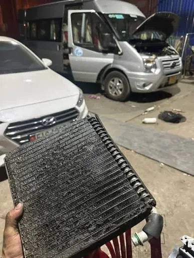 Sửa Chữa Điện Lạnh Ô Tô Củ Chi: Nguyên Nhân Điều Hòa Kém Lạnh