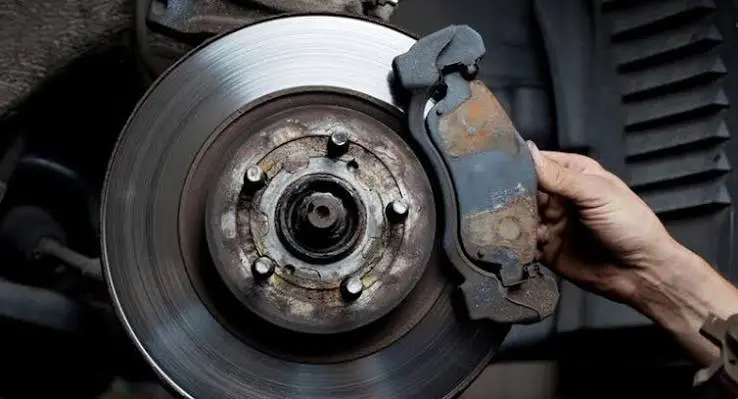 Sửa Chữa Hệ Thống Phanh Ô Tô Củ Chi: Dấu Hiệu Cần Kiểm Tra