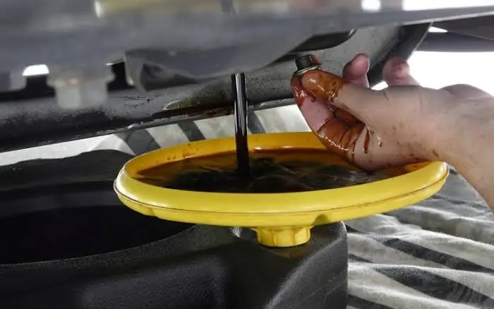 Thay Dầu Nhớt Ô Tô Củ Chi: Thời Điểm Nào Là Phù Hợp?