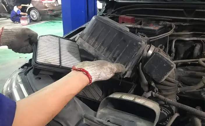 Thay Lọc Gió Ô Tô Khi Nào Để Động Cơ Hoạt Động Tốt Hơn?