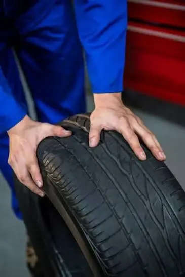 Thay Lốp Ô Tô Khi Nào Để Đảm Bảo An Toàn Khi Di Chuyển?